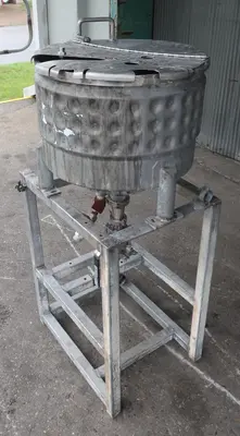 SPC9068  Tank 14 gallon vertical tank, Stainless Steel, 90 PSI @330 degrees F jacket, conical