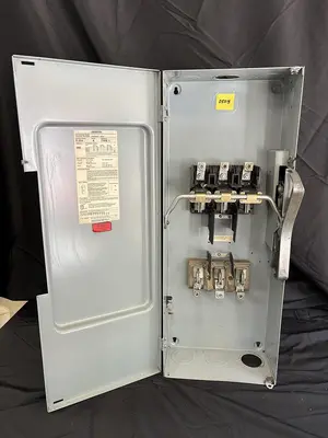 LOT OF VARIOUS ELECTRIC DISCONECTS AND PANAL BOXES