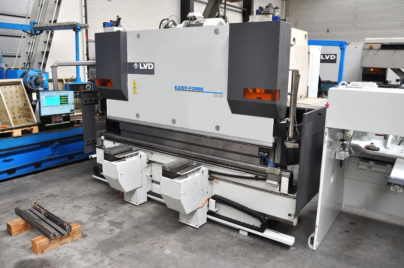 USED LVD TURBO PPEB 135 TON X 3100 MM CNC