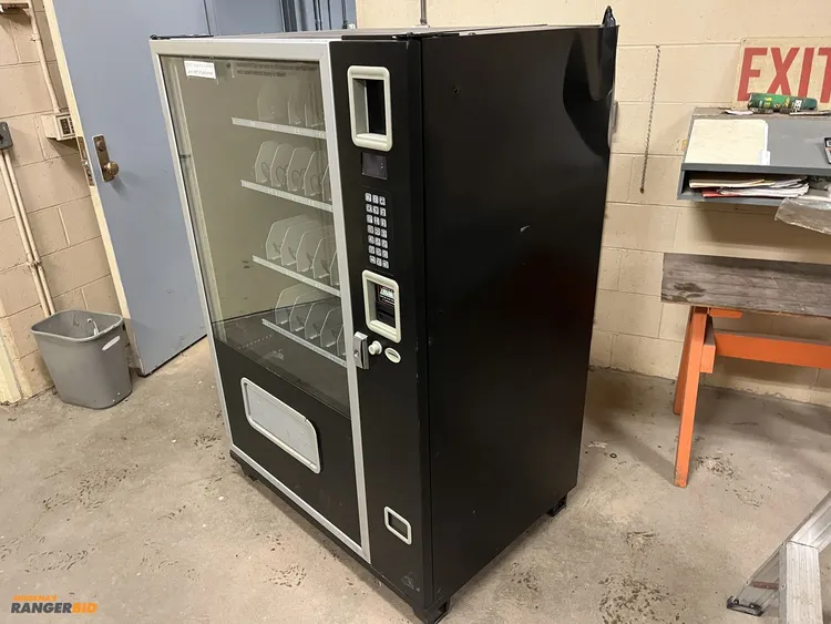 Used KIMMA KMV-G432 COMPACT, INSULATED, AND REFRIGERATED COMBO VENDING MACHINE Vending Machines Michigan US | Miedema Asset Management Group #1062553