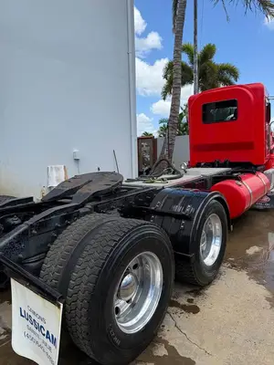 USED 2014 PETERBILT 386