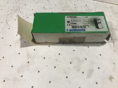 Telemecanique XCSPA593 Preventa XCS Safety Interlock Switch-NIB