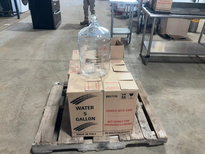 Used LOT OF (6) 5 GALLON CLEAR ITALIAN GLASS CARBOYS Restaurant Storage Containers Michigan US | Miedema Asset Management Group #1580129