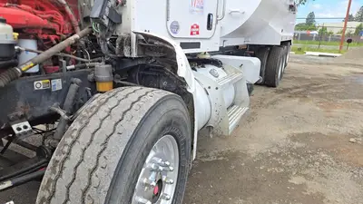 USED 2013 PETERBILT 386