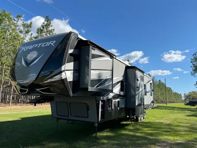 Used 2020 KEYSTONE RAPTOR 415 RP41520 Campers, Caravans, Motorhomes Florida US | Proxy Equipment #1426022