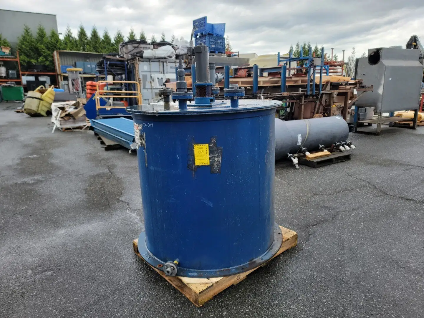 Metal Mixing Tank w/ Fittings