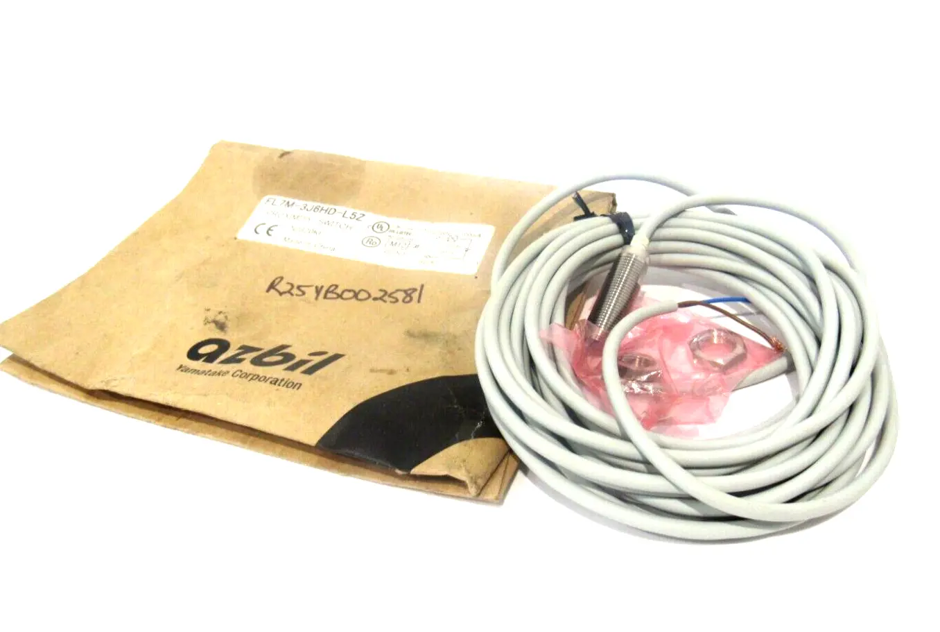 NEW AZBIL FL7M-3J6HD-L5Z PROXIMITY SWITCH FL7M3J6HDL5Z