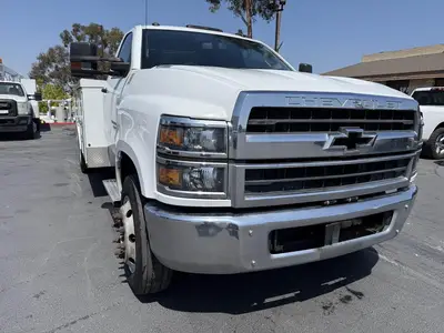 USED 2019 CHEVROLET W5500