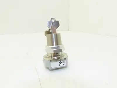 Allen Bradley 800T-J44KE7 Keyed Selector Switch 3-Position w/Key Series U