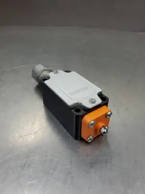 USED Siemens 3SE3 120-0B Limit Switch, 500V 10A