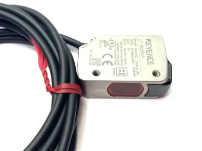 USED KEYENCE RECTANGULAR SELF CONTAINED CMOS LASER SENSOR 250MM