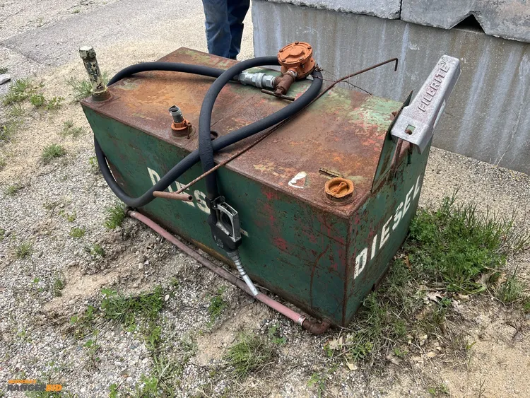 Used DIESEL FUEL TANK WITH HAND PUMP _UNKNOWN_ Stationary Fuel Tanks Michigan US | Miedema Asset Management Group #1149654