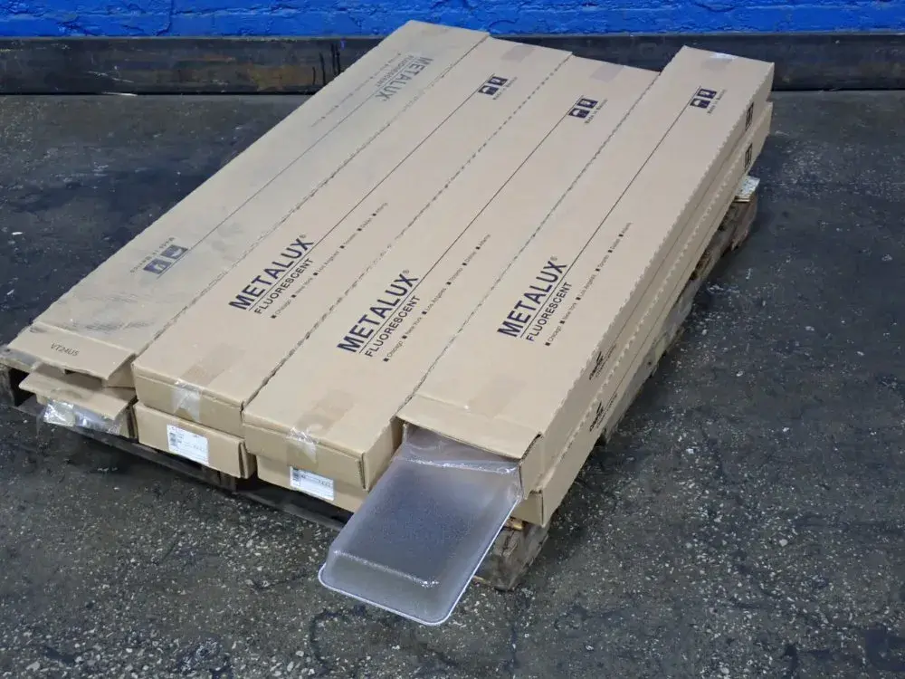 USED COOPER LIGHTING/METALUX VT4DRU