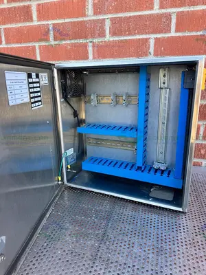 Used RITTAL STAINLESS STEEL STANDARD ENCLOSURE 19" X 19" X 8.5", 120V Electronics & Components California US | Equipment Lab #1453511