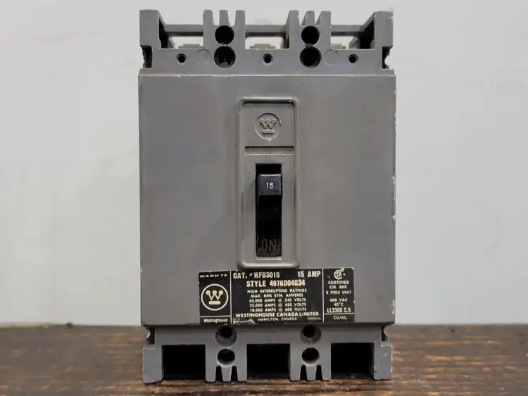 Used WESTINGHOUSE HFB3015 Switchgears British Columbia CA | Lenmark #242344