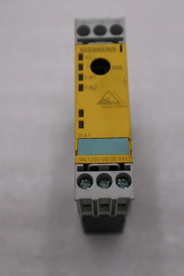 Siemens 3RK1205-0BE00-0AA2 Safety Relay STOCK H1494A