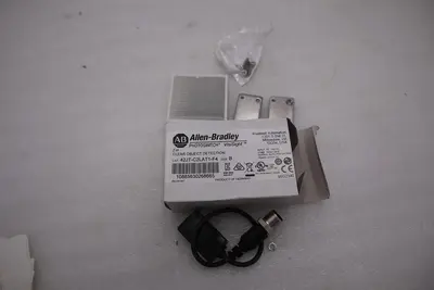 Allen Bradley 42JT-C2LAT1-F4 PHOTOELECTRIC SENSOR 42JT CLEAR OBJECT STOCK H1021A
