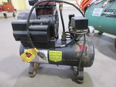 THOMAS ULTRA AIR PAC- AIR COMPRESSOR