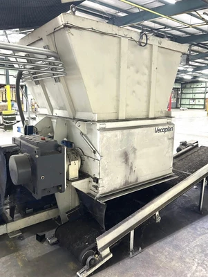Vecoplan RG52/150 FF SPK FF (Film & Fiber) Shredder  New 2003 W/Conveyors – Box Dumper