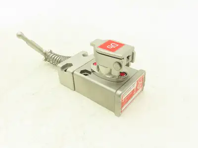 Allen Bradley 440T-MSALE10DB Guardmaster Trapped Key Interlock Switch No Key