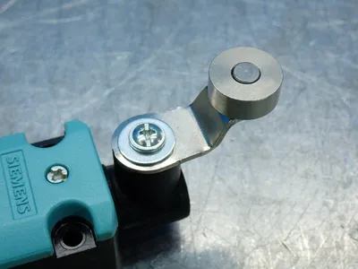 NEW SIEMENS 3SE51120CH02
