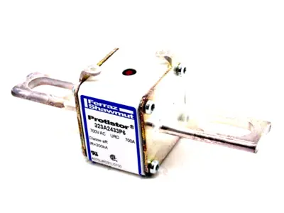 NEW LOT OF 3 MERSEN FERRAZ SHAWMUT 323A2433P6 FUSES 700VAC 700A