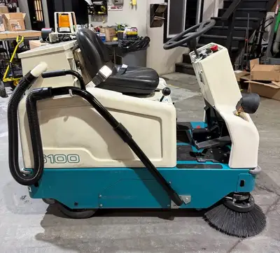Used 2017 Tennant 6100 Sweepers New York US | United Lift #1445349