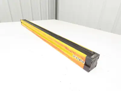 Allen Bradley 440L-R4D0750-N Guardmaster Safety Light Curtain Receiver P0C-30