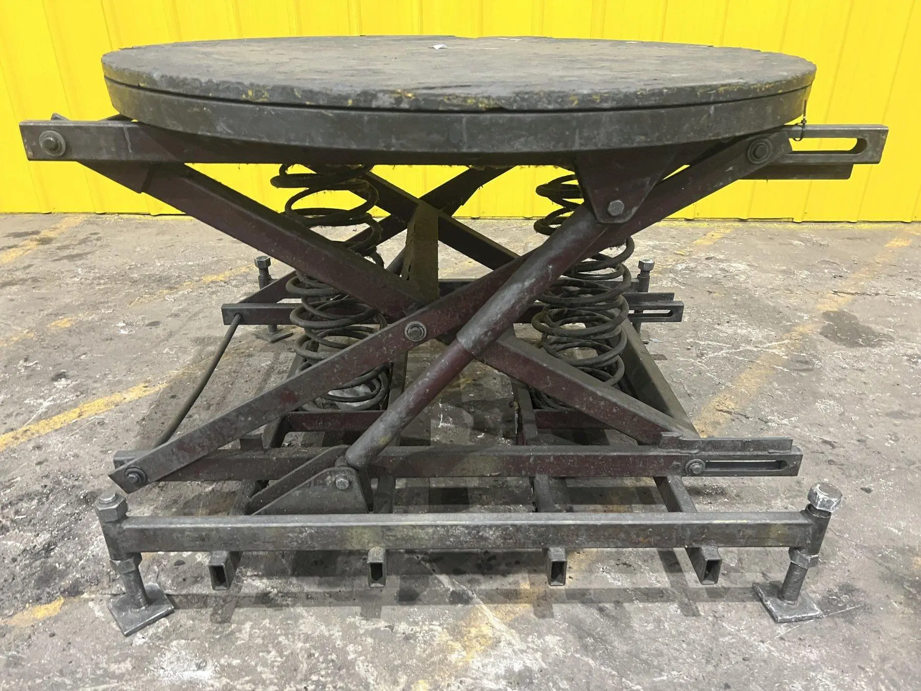 43" X 43" X 34" MECHANICAL SPRING LIFT TABLE: STOCK#20136
