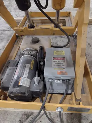 USED ECONO LIFT #SL36-40 HYDRAULIC DOUBLE ROLLER TOP STYLE LIFT TABLE, 110V: STOCK #20955