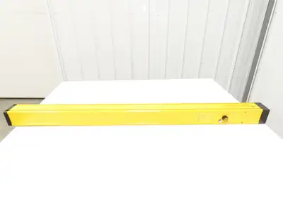 STI MG46-30-1215-X-A1-FD2 Light Curtain Transmitter Mega Safe 1215mm Length