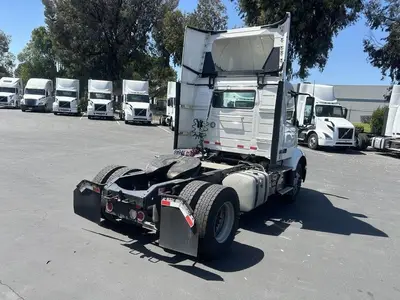 USED 2022 VOLVO VNR42T300