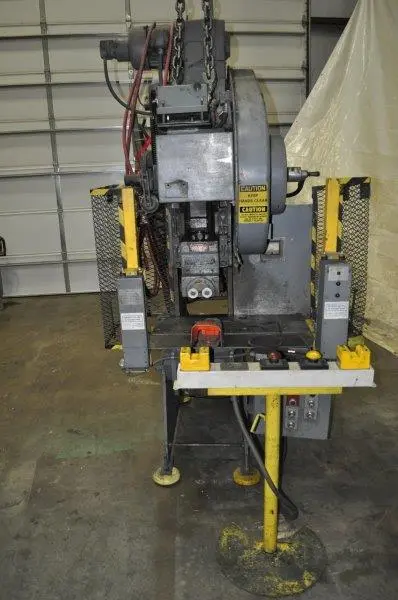 Used NIAGARA M22 O.B.I. Presses Ohio US | D & D Industries #437681