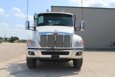 New | in-Stock 2027 PETERBILT 548 Rolloff Trucks Texas US | Roll Off Truck World #1492013