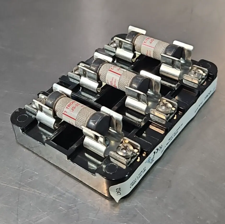 Marathon 6T30A3SP Fuse Block Holder 30A 600V 3 Pole W/fuses Loc4D4