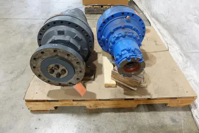 LOT OF 2 ASSORTED GEARDRIVES, REGGIANA 3200A6MS, BREVINI 80008260