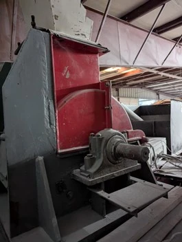 USED HOG  GRINDER 100 HP  15" X 18" OPENING