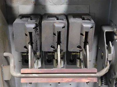 Square D H364 Single Throw Fusible Safety Switch 200 A 600VAC Ser. A1 50HP Used