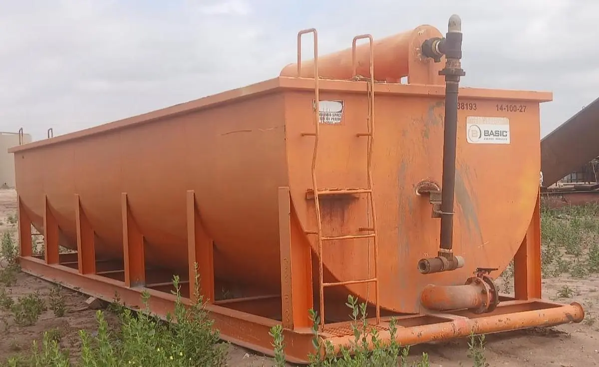 USED ROUND BOTTOM OPEN TOP 250 BBL FRAC TANK WITH GAS BUSTER