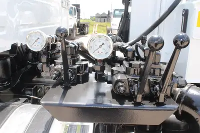 Used 2019 VOLVO VHD64B200 Vacuum Truck Texas US | Roll Off Truck World #1491991
