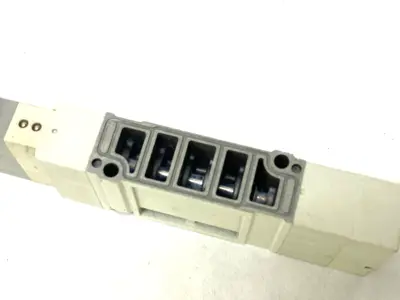 USED SMC PLUG-IN SOLENOID VALVE 5-PORT
