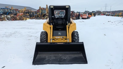 USED 2004 DEERE 240 II