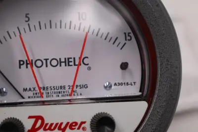 DWYER A3015-LT / A3015LT (NEW IN BOX) STOCK H1223