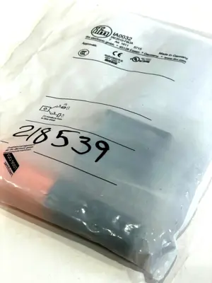 NEW IFM ELECTRONIC IAE2010-FBOA-IA0032 PROXIMITY SENSOR IAE2010FBOA IA0032