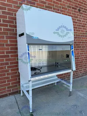 USED LABCONCO 302419101  LOGIC PLUS SERIES BIOSAFETY CABINET 4 FT CLASS II TYPE A2