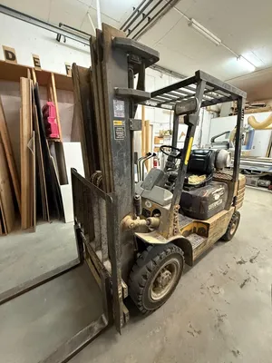CATERPILLAR GP25 Forklifts | ListingHippo (4)