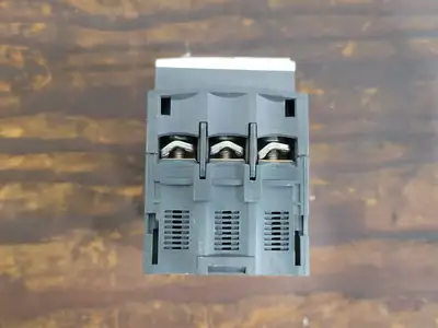 USED SCHNEIDER ELECTRIC GV2ME08