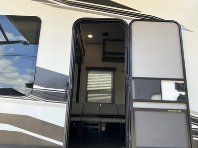 Used 2022 GRAND DESIGN MOMENTUM Campers, Caravans, Motorhomes Michigan US | Miedema Asset Management Group #1366695