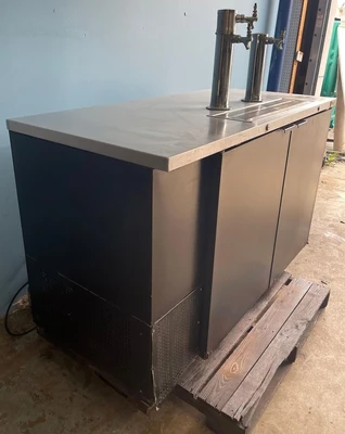 75-0334 Edesa 59'' Direct Draw Self Contained Beer Keg Cooler EDD-58