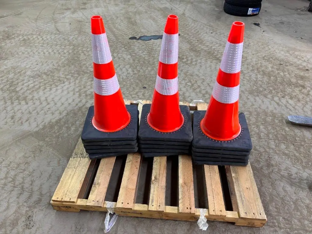 UNUSED (15) TRAFFIC CONES